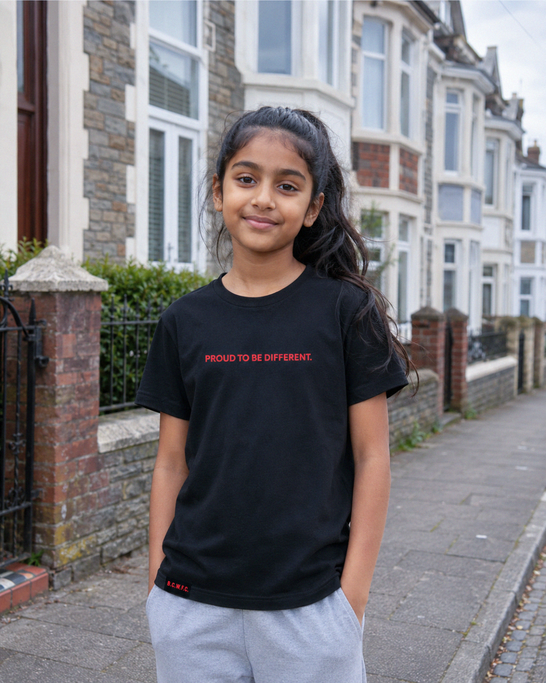Stolz, anders zu sein Jugend-T-Shirt - Schwarz