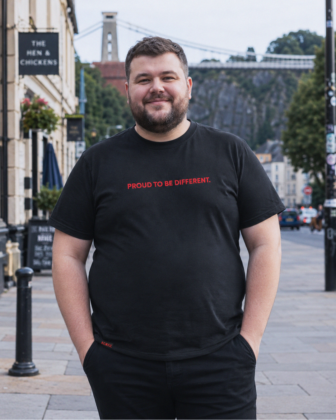Stolz, anders zu sein T-Shirt - Schwarz